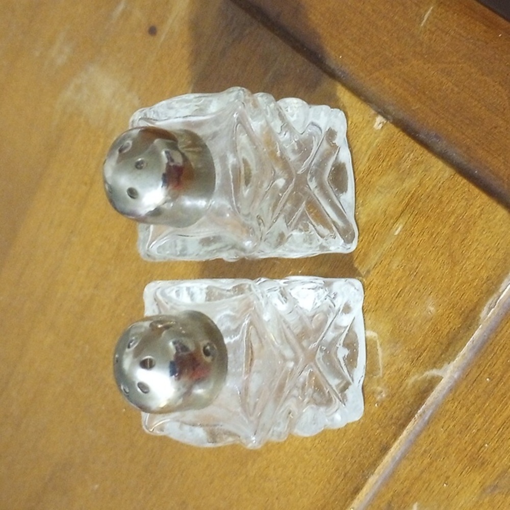 Vintage set of 2 cut glass salt shakers Silver tops
